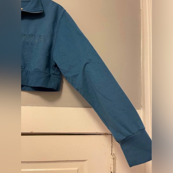 Kendall & Kylie Cropped Quarter-Zip Pullover - Picture 2 of 10